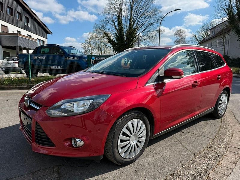 Gebraucht Ford Focus Titanium 163 PS (119 kW) 2013 Rot Kombi