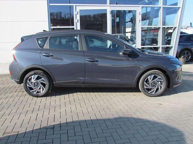 Neu Hyundai Bayon Trend 101 PS (74 kW) 2025 Grau SUV