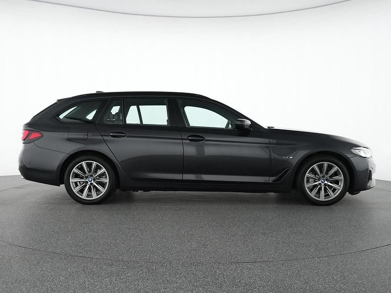 Gebraucht BMW 530e Shadowline 292 PS (214 kW) 2022 Sophistograu Limousine