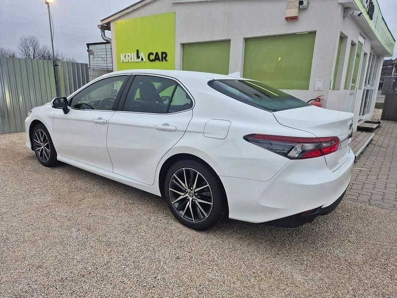 Gebraucht Toyota Camry 178 PS (130 kW) 2022 Weiß Limousine