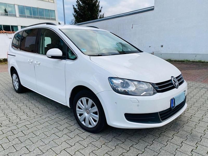 Gebraucht VW Sharan 140 PS (102 kW) 2011 Weiß Van / Kleinbus