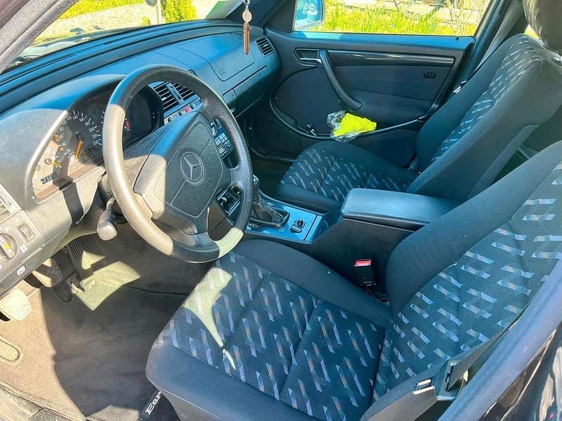 Second-hand Mercedes C180 122 CP (89 kW) 1998 Berlinǎ