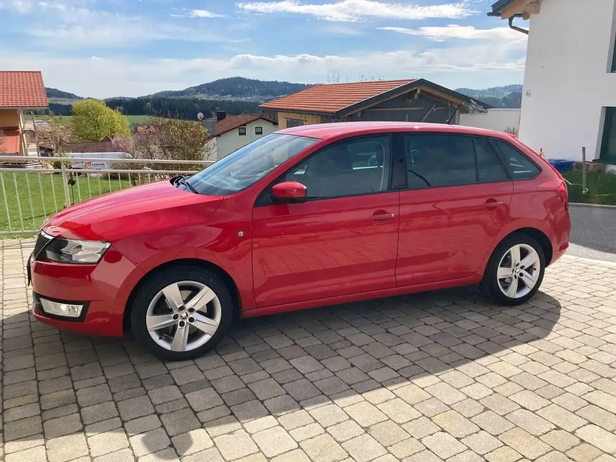 Gebraucht Skoda Rapid Ambition 105 PS (77 kW) 2015 Kleinwagen