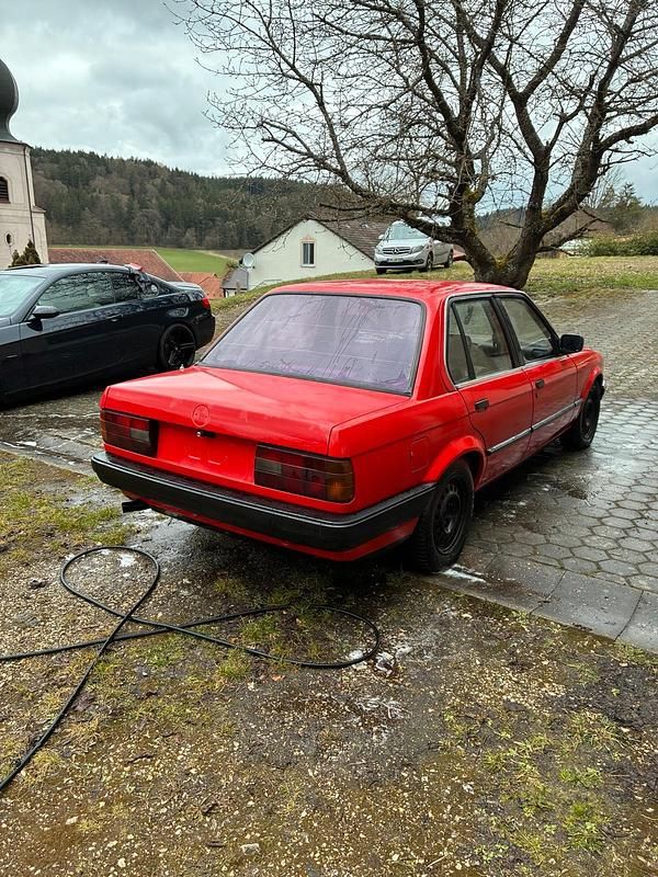 Gebraucht BMW 316 99 PS (72 kW) 1990 Rot Limousine