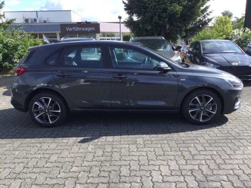 Gebraucht Hyundai i30 Advantage 101 PS (74 kW) 2024 Schwarz Limousine