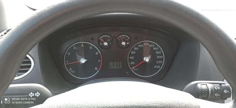 Gebraucht Ford Focus Ghia 101 PS (74 kW) 2005 Schwarz Limousine