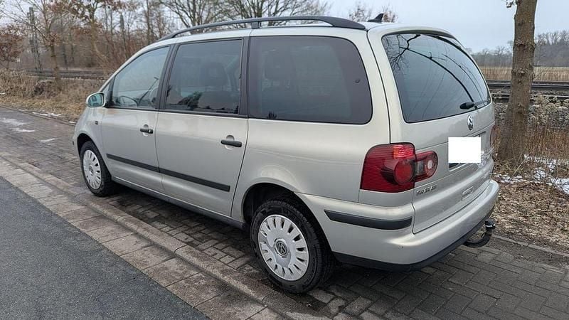 Gebraucht VW Sharan Trendline 140 PS (102 kW) 2009 Silber Van / Kleinbus