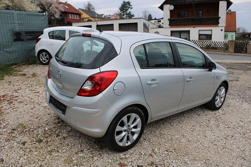 Gebraucht Opel Corsa Active 87 PS (63 kW) 2013 Silber Kleinwagen