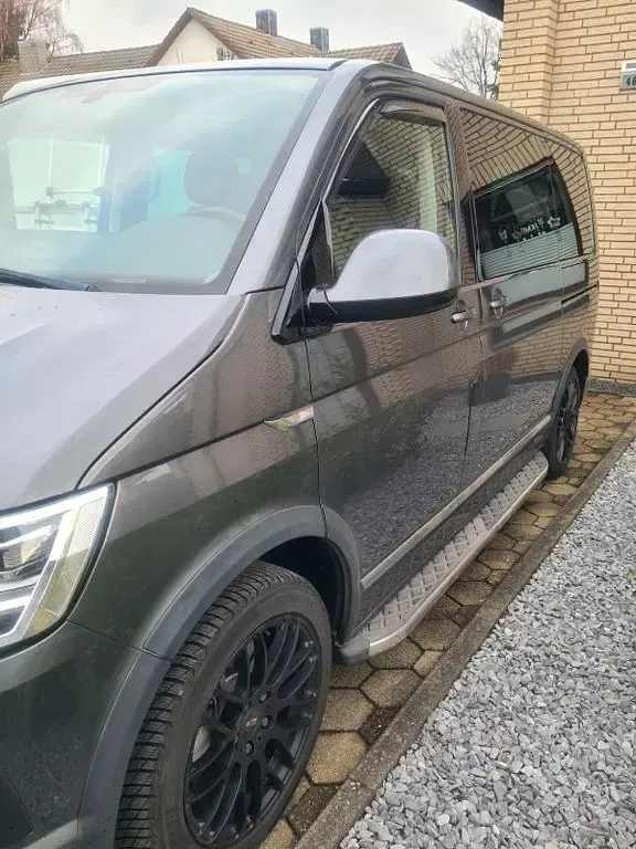 Gebraucht VW Multivan Highline 204 PS (150 kW) 2017 Grau Van / Kleinbus