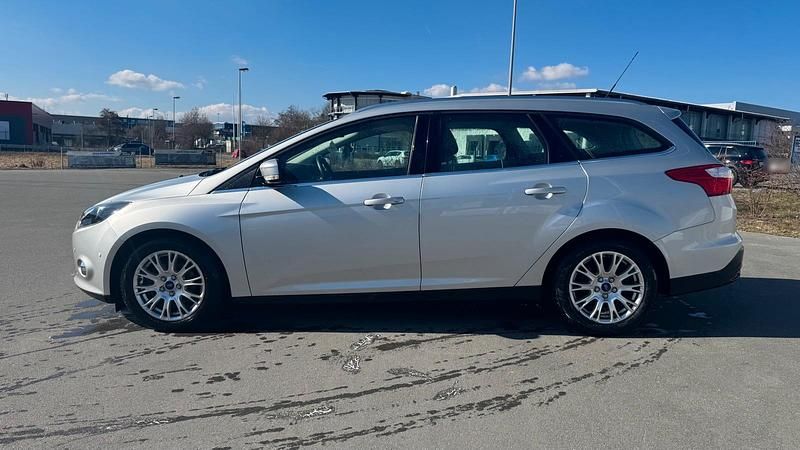 Gebraucht Ford Focus Titanium 116 PS (85 kW) 2011 Grau Kombi