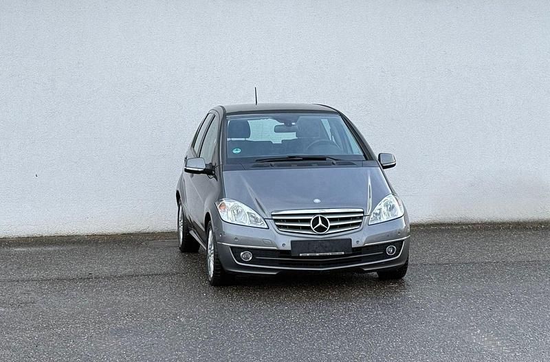 Grau Gebraucht 2012 Mercedes A160 Elegance Kleinwagen | 5.999 € (Guter Preis) - Bild 1/4