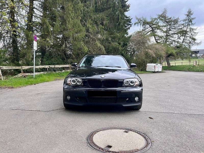 Gebraucht BMW 118 122 PS (89 kW) 2007 Schwarz Kleinwagen