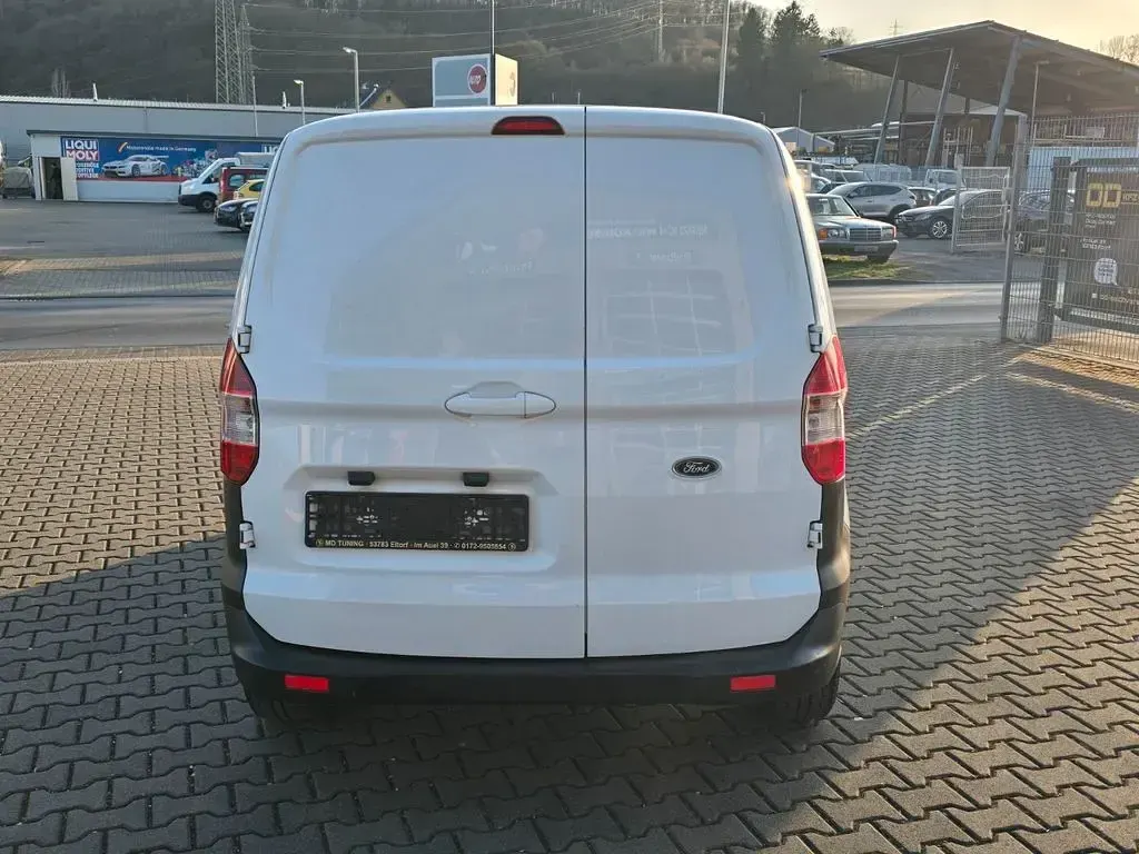 Używany Ford Transit Trend 101 KM (74 kW) 2018 Biały Sedan/Limuzyna