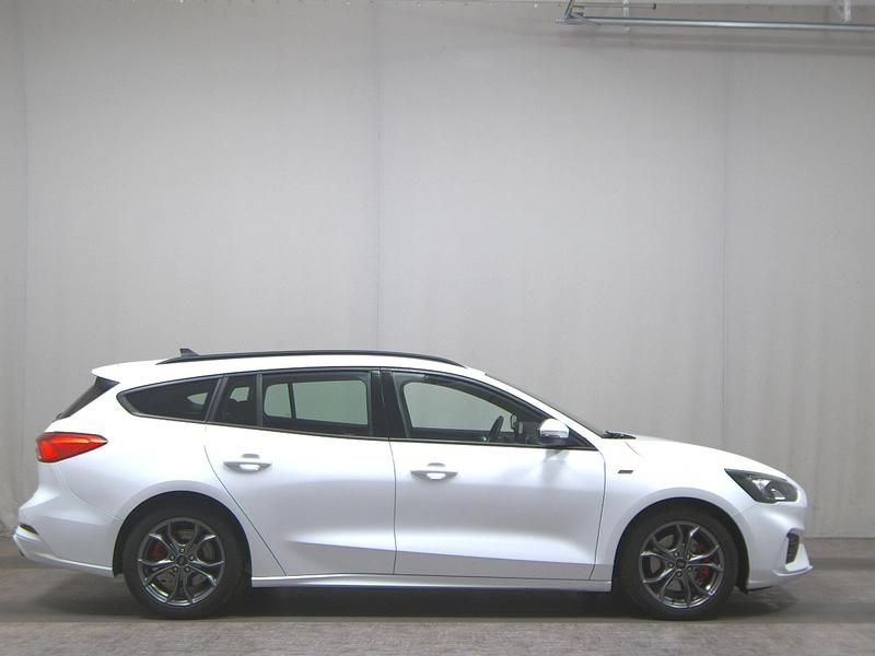 Weiss Gebraucht 2021 Ford Focus ST-Line Kombi | 14.680 € (Guter Preis) - Bild 1/4