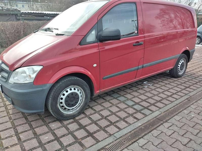 Gebraucht Mercedes Vito 95 PS (69 kW) 2011 Rot Van