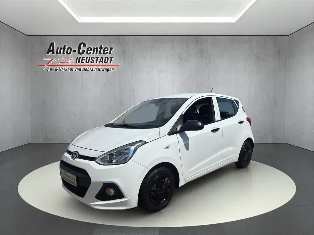 Gebraucht Hyundai i10 Classic 67 PS (49 kW) 2015 Weiß Kleinwagen
