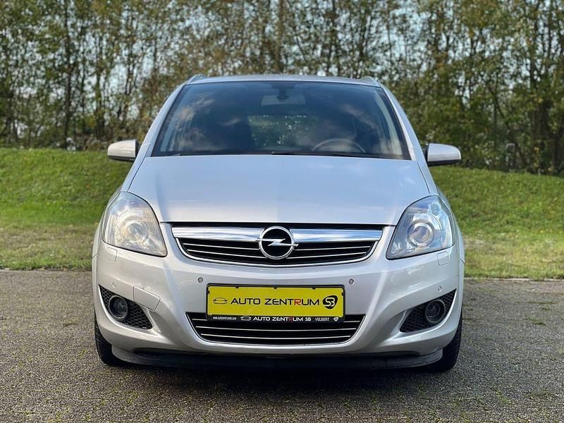 Silber Gebraucht 2009 Opel Zafira Van / Kleinbus | 7.477 € (Teuer) - Bild 1/4