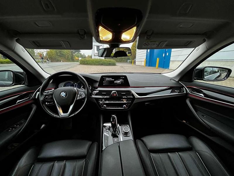 Schwarz Gebraucht 2019 BMW 520 Sport Line Kombi | 26.499 € (Fairer Preis) - Bild 1/4