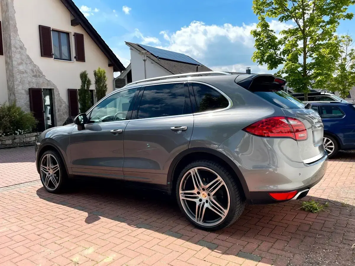 Gebraucht Porsche Cayenne 300 PS (220 kW) 2010 Grau SUV