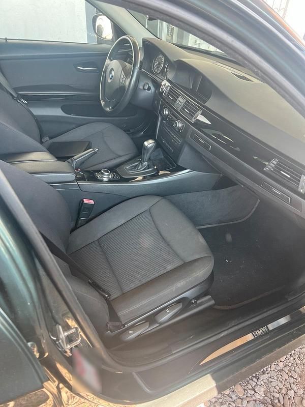 Brugt BMW 325 218 HK (160 kW) 2009 Grå Sedan