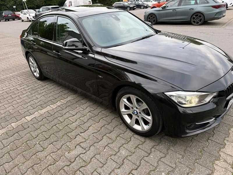 Gebraucht BMW 330 258 PS (189 kW) 2012 Schwarz Limousine