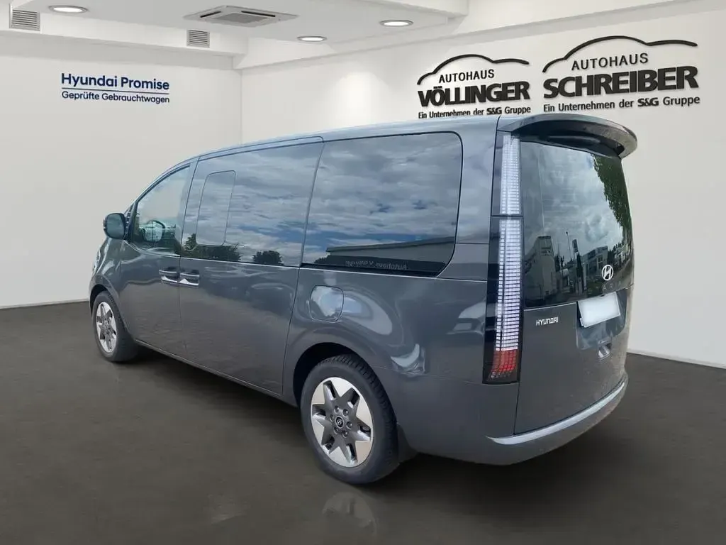 Gebraucht Hyundai Staria Prime 224 PS (164 kW) 2025 Grau Van / Kleinbus