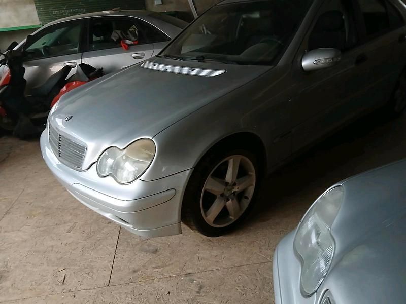 Gebraucht Mercedes C200 140 PS (102 kW) 2002 Grau Limousine