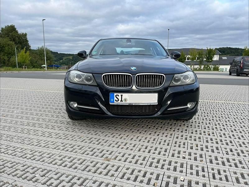Gebraucht BMW 330 Sport Line 245 PS (180 kW) 2010 Schwarz Limousine