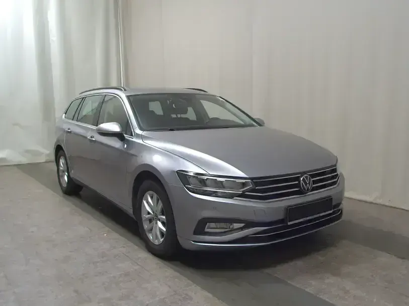 Gebraucht VW Passat Business 150 PS (110 kW) 2023 Silber Kombi