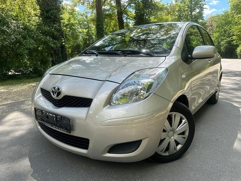 Gold Gebraucht 2009 Toyota Yaris Sol Limousine | 5.690 € (Fairer Preis) - Bild 1/4