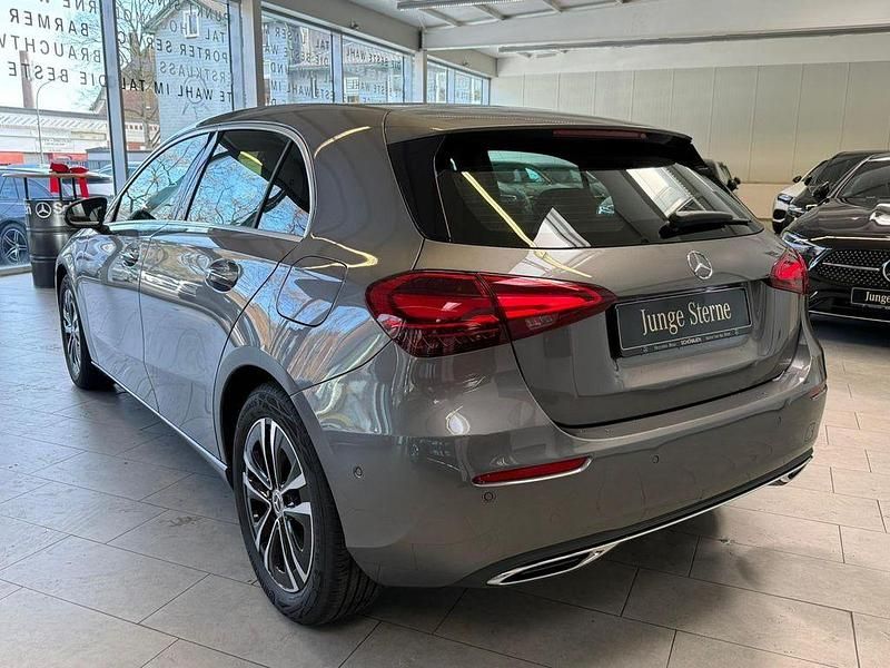 Gebraucht Mercedes A200 Advanced Plus 163 PS (119 kW) 2024 Lack mountaingrau Limousine