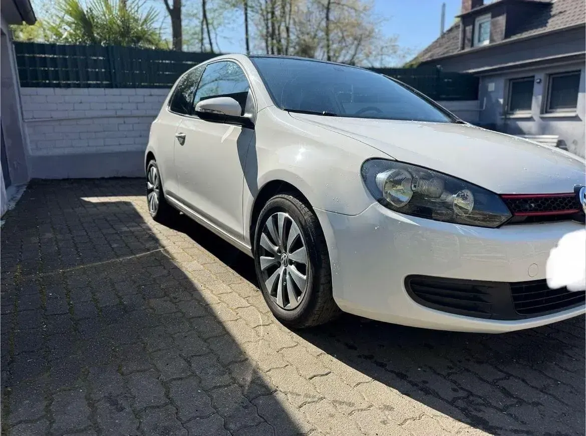 Gebraucht VW Golf VI 80 PS (58 kW) 2010 Weiß Kleinwagen