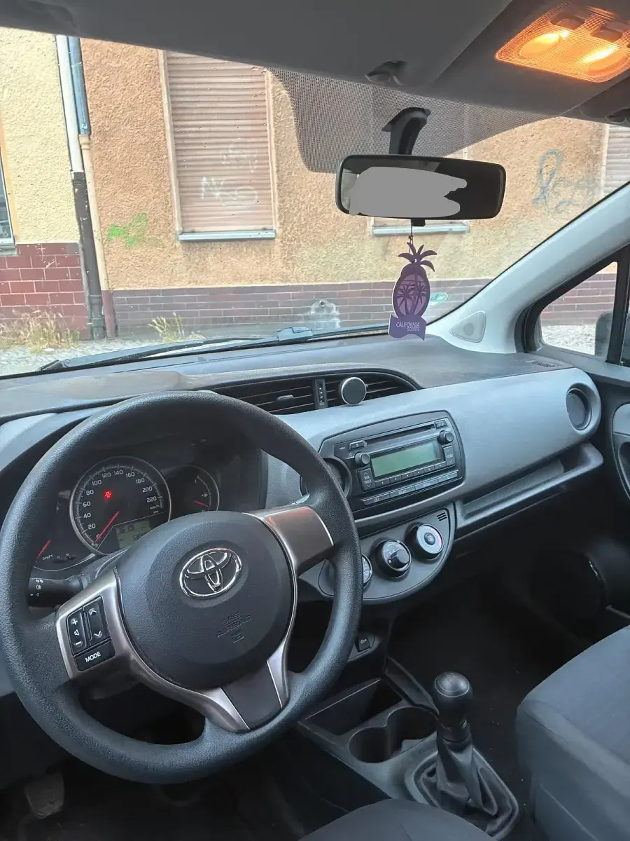 Gebraucht Toyota Yaris 70 PS (51 kW) 2016 Grau Kleinwagen