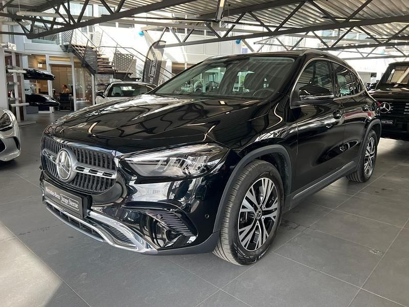 Gebraucht Mercedes GLA200 Progressive 150 PS (110 kW) 2024 Metalliclack kosmosschwarz SUV