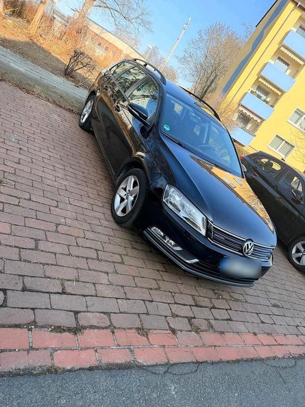 Gebraucht VW Passat 120 PS (88 kW) 2012 Schwarz Kombi