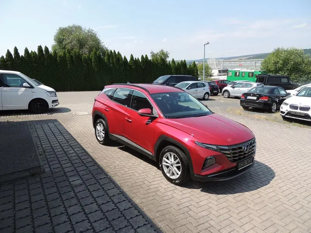Gebraucht Hyundai Tucson Select 150 PS (110 kW) 2021 Rot SUV