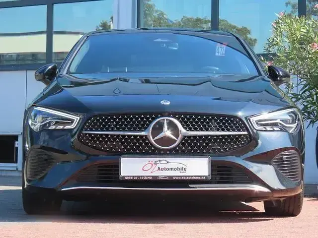 Gebraucht Mercedes CLA220 190 PS (139 kW) 2024 Schwarz Coupé