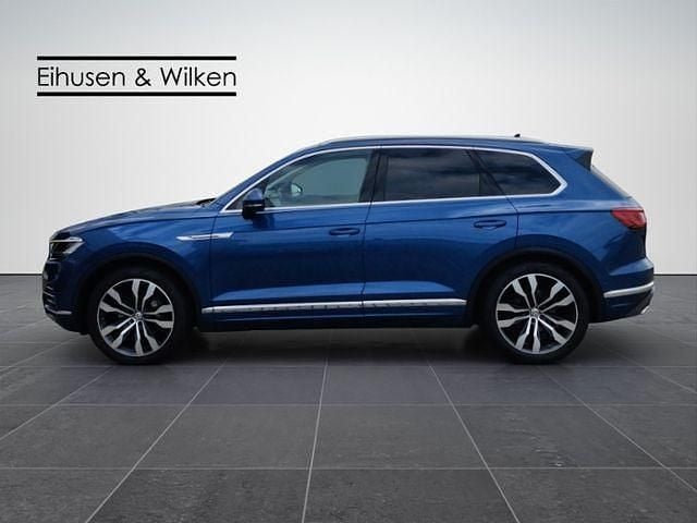 Gebraucht VW Touareg Basis 286 PS (210 kW) 2018 Reaf blue metallic SUV