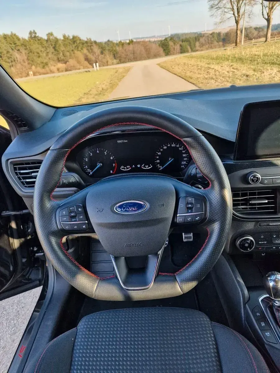 Gebraucht Ford Focus ST-Line 150 PS (110 kW) 2020 Schwarz Kombi