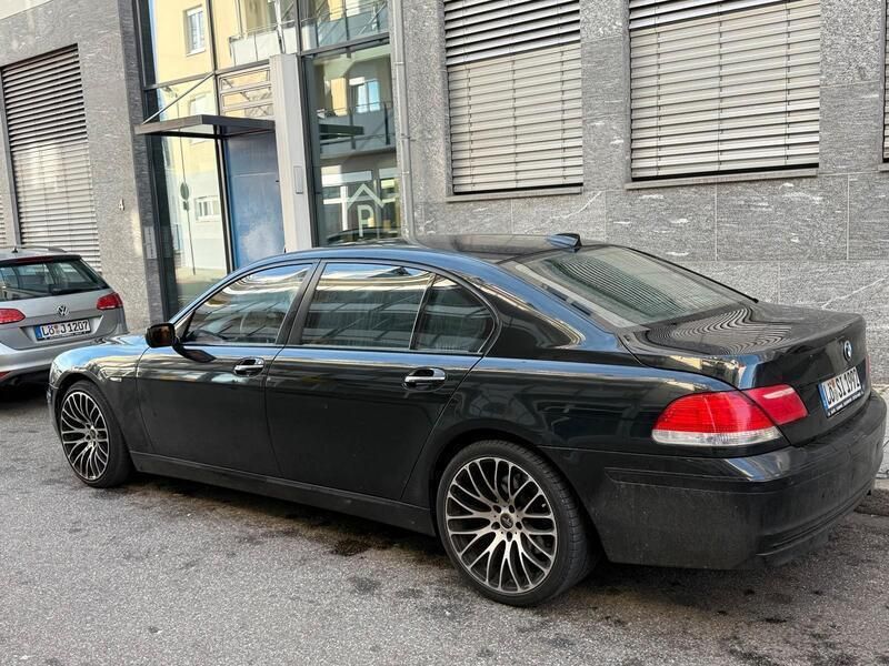 Schwarz Gebraucht 2005 BMW 750L Basis Limousine | 4.350 € (Superpreis) - Bild 1/4