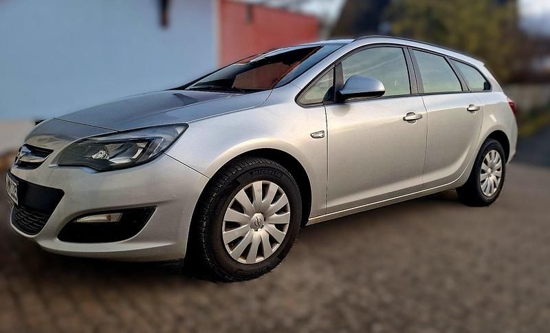 Gebraucht Opel Astra 110 PS (80 kW) 2012 Silber Kombi