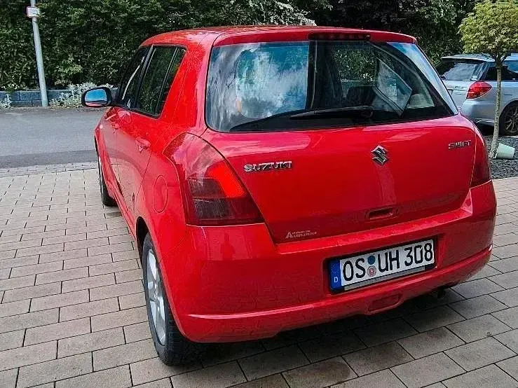 Używany Suzuki Swift 92 KM (67 kW) 2005 Czerwony Hatchback