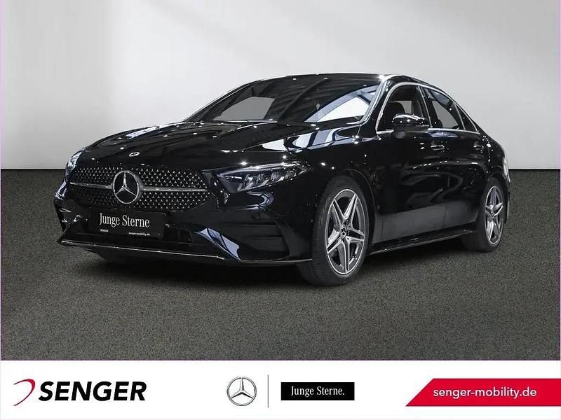 Unilack nachtschwarz Gebraucht 2024 Mercedes A180 AMG Limousine | 31.980 € (Fairer Preis) - Bild 1/1