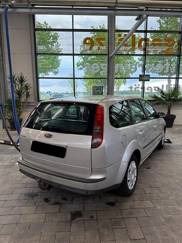 Używany Ford Focus 116 KM (85 kW) 2007 Srebrny Kombi