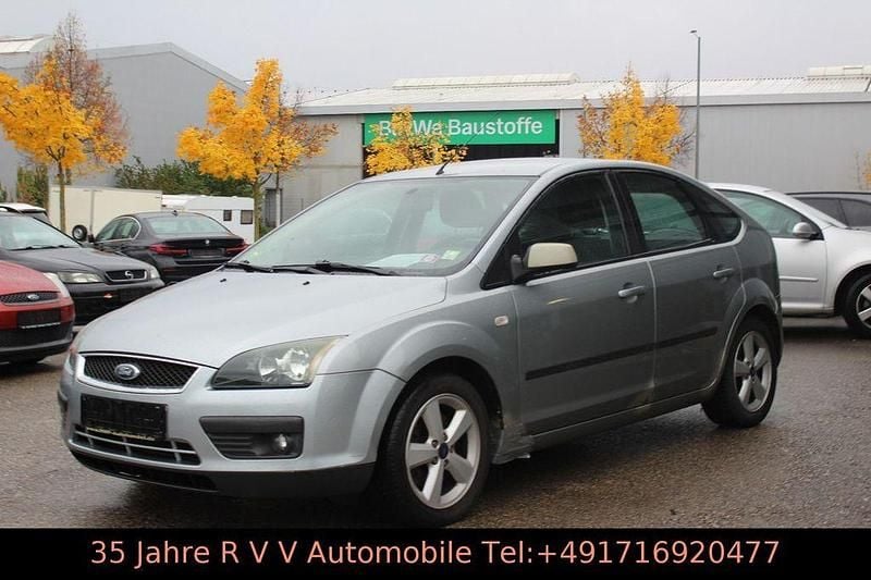 Cosmicsilber metallic Gebraucht 2005 Ford Focus Sport Limousine | 890 € (Superpreis) - Bild 1/4