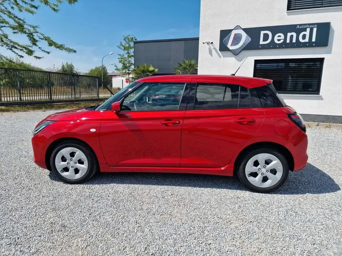 Gebraucht Suzuki Swift Comfort 83 PS (61 kW) 2025 Burning red pearl metallic Kleinwagen