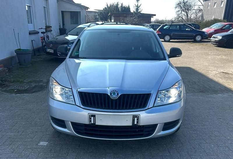 Silber Gebraucht 2011 Skoda Octavia Kombi | 4.500 € (Superpreis) - Bild 1/4