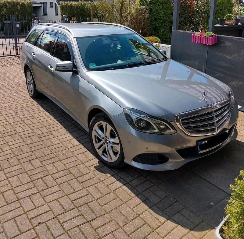 Silber Gebraucht 2014 Mercedes E250 Kombi | 11.000 € (Superpreis) - Bild 1/4