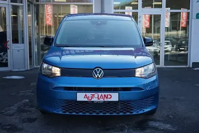 Używany VW Caddy 75 KM (55 kW) 2021 Niebieski Minivan