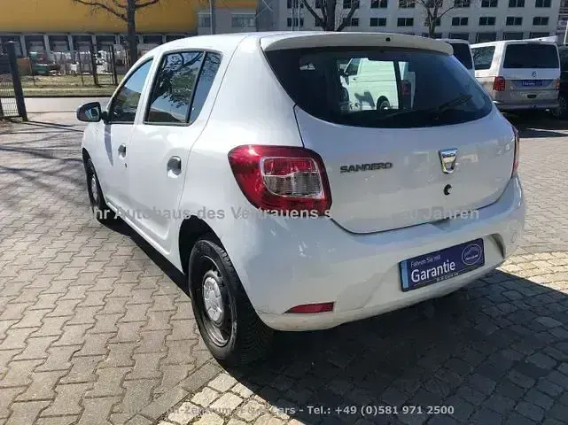 Gebraucht Dacia Sandero Essentiel 75 PS (55 kW) 2014 Weiß Limousine